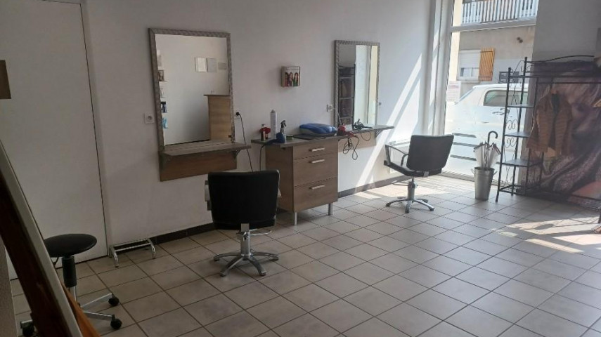 Salon de coiffure homme femme enfant à reprendre - Yssingeaux et arrondissement (43)